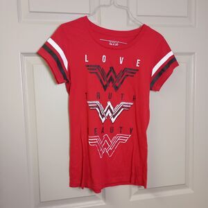 Wonder Woman Junior Tshirt Size Medium 7/9 Red Short Sleeve DC Universe
